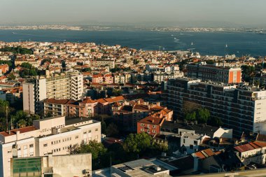 Lizbon, Portekiz, Amoreiras 360 panoramik terastan dürbünüyle. Yüksek kalite fotoğraf