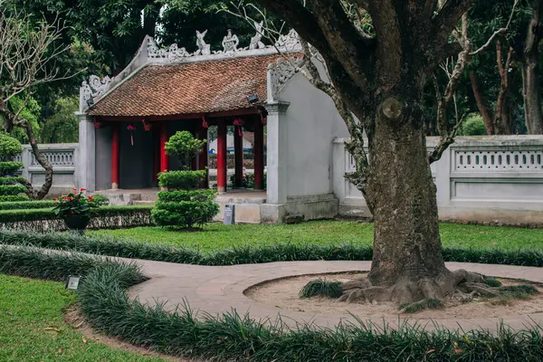 Hanoi, Vietnam 'daki Edebiyat Tapınağı Van Mieu. Yüksek kalite fotoğraf