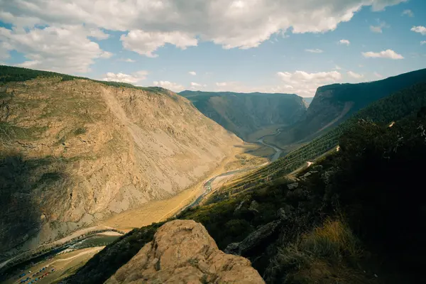 stock image View of the Katu Yaryk pass in Altai Republic, Russia. Altai mountains. Mountain pass Katu-Yaryk. Valley of the mountain river Chulyshman. Mountain dangerous. High quality photo