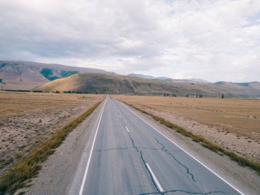 Altai dağlarındaki Chuisky yolu. Sibirya, Rusya, Yüksek kalite fotoğraf