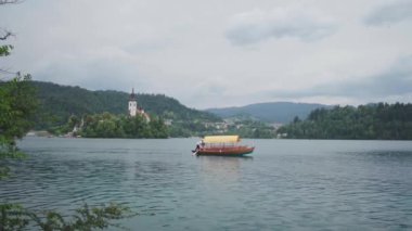 Slovenya 'daki Blad Gölü, Julian Alps. Yüksek kalite 4k görüntü