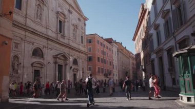 Roma, İtalya - 2 Mayıs 2024 Antik Panteon ve turist. Yüksek kalite 4k görüntü