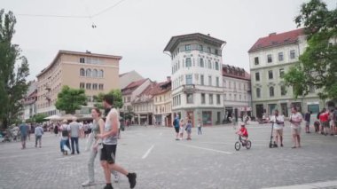 LJUBLJANA, SLOVENIJA - şehir merkezinde 2 Mayıs 2024. Yüksek kalite 4k görüntü