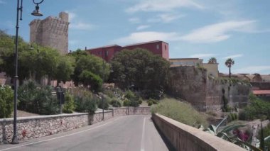 CAGLIARI, SARDINIA, İTALYA - 2 Temmuz 2024 şehir merkezinde. Yüksek kalite 4k görüntü