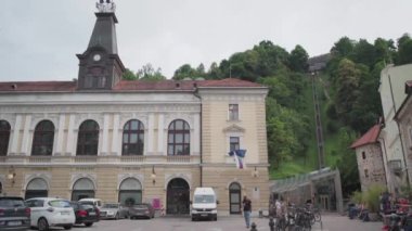 Ljubljanica nehir kanalı, Ljubljana, Slovenia - 2 Mayıs 2024. Yüksek kalite 4k görüntü