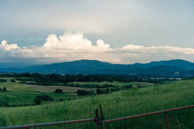 İtalya 'da Degli Dei yürüyüş parkurunda. Bologna 'dan Floransa' ya. Antik Roma yolu. Yüksek kalite fotoğraf