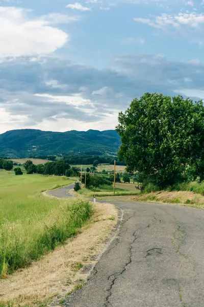 İtalya 'da Degli Dei yürüyüş parkurunda. Bologna 'dan Floransa' ya. Antik Roma yolu. Yüksek kalite fotoğraf