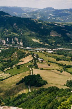 İtalya 'da Degli Dei yürüyüş parkurunda. Bologna 'dan Floransa' ya. Antik Roma yolu. Yüksek kalite fotoğraf