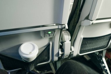 uçak tepsi masa, mandal ve tepsi yakın çekim