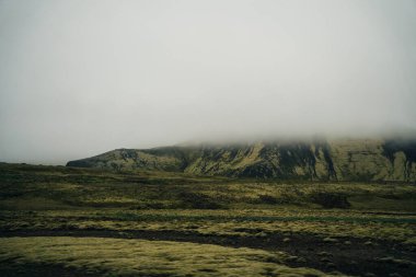 İzlanda 'nın dağlık bölgelerindeki uzak vadi. Yüksek kalite fotoğraf