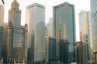 Chicago Şehir Merkezi. Gün batımında Chicago şehir merkezindeki şehir manzarası. Yüksek kalite fotoğraf