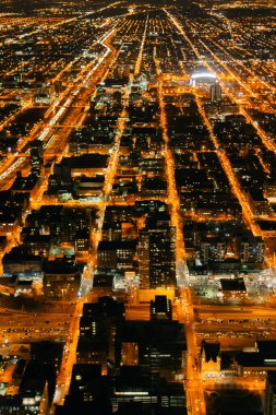 Şikago. Alacakaranlık mavi saatinde Chicago şehir merkezindeki şehir manzarası. Yüksek kalite fotoğraf