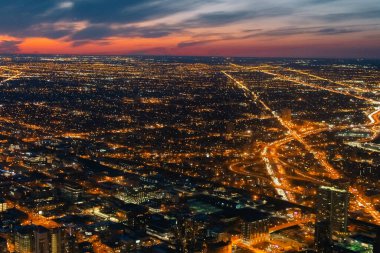 Şikago. Alacakaranlık mavi saatinde Chicago şehir merkezindeki şehir manzarası. Yüksek kalite fotoğraf