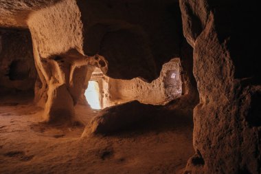 Zelve Valley, Kapadokya, Türkiye 'deki mağara kenti ve kaya oluşumları - 2023 Şubat. Yüksek kalite fotoğraf