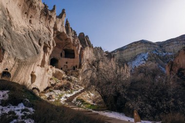 Zelve Valley, Kapadokya, Türkiye 'deki mağara kenti ve kaya oluşumları - 2023 Şubat. Yüksek kalite fotoğraf