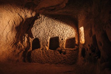 Zelve Valley, Kapadokya, Türkiye 'deki mağara kenti ve kaya oluşumları - 2023 Şubat. Yüksek kalite fotoğraf