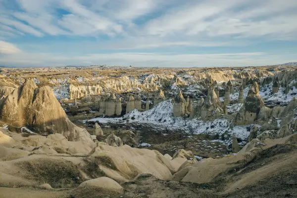 Zelve Valley, Kapadokya, Türkiye 'deki mağara kenti ve kaya oluşumları - 2023 Şubat. Yüksek kalite fotoğraf