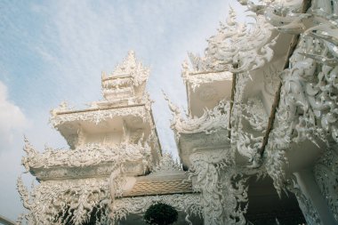 12 Nisan 2024 Budist-Hindu tapınağı kompleksi Wat Rong Khun, Chiang Rai, Tayland. Yüksek kalite fotoğraf