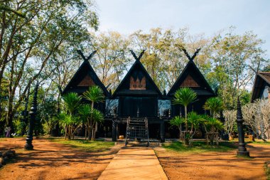 Chiang Rai, Tayland - 27 Temmuz 2024: Baan Barajı veya Black House, Sanat Müzesi. Yüksek kalite fotoğraf