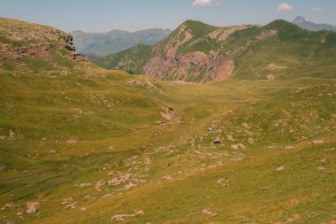 Gentau Alp Gölü, Atlantik Pirenesi 'ndeki Ayous göllerinden biridir. - Evet. Yüksek kalite fotoğraf