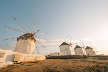Geleneksel yel değirmenleri, Yunanistan 'ın Mykonos adasının sembolü. Yüksek kalite fotoğraf
