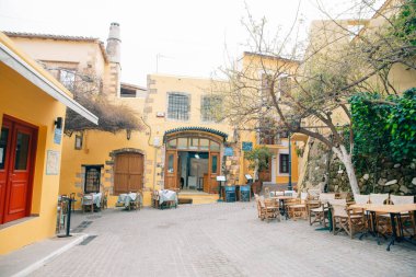 Girit Denizi ve Yunanistan 'ın Girit Adası' ndaki Chania limanının CA manzarası. Girit adasındaki retan denizi ve Yunanistan 'ın Hanya limanı. Yüksek kalite fotoğraf