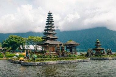 pura ulun danu bratan tapınağı Bali, Endonezya 'da. Yüksek kalite fotoğraf