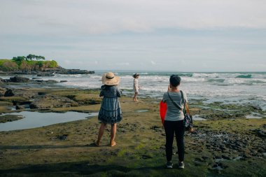 Pura Tanah Lot Tapınağı ve Endonezya 'nın Bali adasında kaya oluşumu. Yüksek kalite fotoğraf
