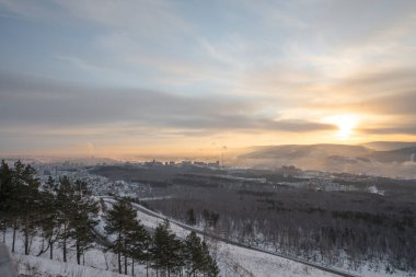 Nikolaevskaya Sopka 'daki gözlem güvertesi, Krasnoyarsk. Yüksek kalite fotoğraf