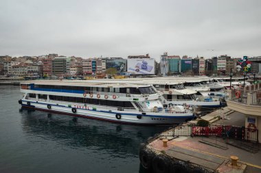 İstanbul, Türkiye 'deki İstanbul Boğazı' nda bir feribot 2023 Mayıs 'ında. Yüksek kalite fotoğraf