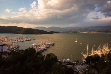 Fethiye Ece Marina 'daki yat ve tekneler, Mugla, Türkiye - Mayıs 2023. Yüksek kalite fotoğraf