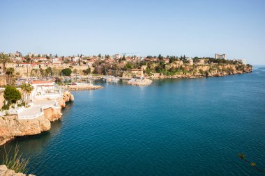 Antalya Eski Şehir Limanı, Taurus Dağları ve Akdeniz 'in panoramik manzarası, 2023 Mayıs. Yüksek kalite fotoğraf