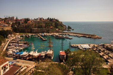 Antalya Eski Şehir Limanı, Taurus Dağları ve Akdeniz 'in panoramik manzarası, 2023 Mayıs. Yüksek kalite fotoğraf