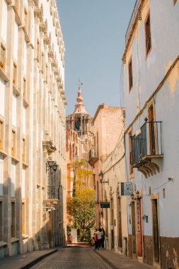 Guanajuato, Meksika. 24 Aralık 2023 Guanajuato, Meksika 'daki şehir evlerinde mimarlık ve cephe. Yüksek kalite fotoğraf