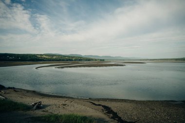 Gaspe Yarımadası kıyısındaki Saint Lawrence Nehri, HDR görüntü. Yüksek kalite fotoğraf