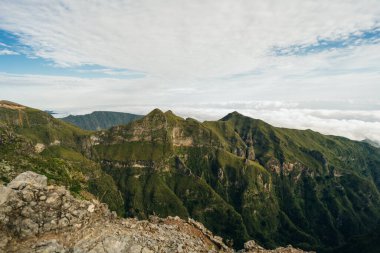 Madeira Pico Ruivo 'nun en yüksek zirvesi. Yüksek kalite fotoğraf