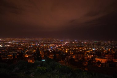 Gece gözlem güvertesinden Antalya 'ya. Yüksek kalite fotoğraf