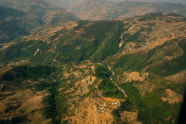 Nepal 'deki yeşil ve renkli pirinç tarlalarının havadan görünüşü. Yüksek kalite fotoğraf