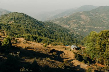 Nepal 'de teraslı çiftçilik. Annapurna Circuit Trek sırasında Himalayalar, Annapurna Conservation Area, Nepal 'de bir teraslı tepede. Yüksel. Tarım kavramı. Yüksek kalite fotoğraf