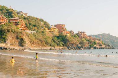 Ixtapa Zihuatanejo, Meksika 'daki La Ropa plajının bir resmi - 2 Mayıs 2023. Yüksek kalite fotoğraf