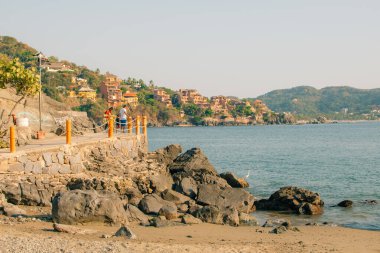 Ixtapa Zihuatanejo, Meksika 'daki La Ropa plajının bir resmi - 2 Mayıs 2023. Yüksek kalite fotoğraf