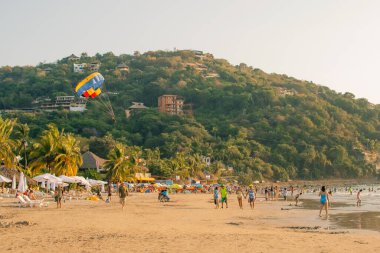 Ixtapa Zihuatanejo, Meksika 'daki La Ropa plajının bir resmi - 2 Mayıs 2023. Yüksek kalite fotoğraf