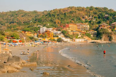Ixtapa Zihuatanejo, Meksika 'daki La Ropa plajının bir resmi - 2 Mayıs 2023. Yüksek kalite fotoğraf