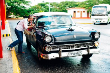 Varadero, Küba. 22 Kasım 2023 'te Küba' da taksi. Yüksek kalite fotoğraf