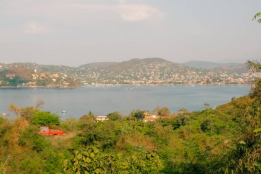 Ixtapa Zihuatanejo, Meksika 'daki La Ropa plajının bir resmi - 2 Mayıs 2023. Yüksek kalite fotoğraf