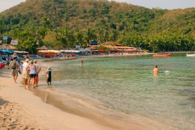 Ixtapa Zihuatanejo, Meksika 'daki La Ropa plajının bir resmi - 2 Mayıs 2023. Yüksek kalite fotoğraf