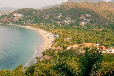 Ixtapa Zihuatanejo, Meksika 'daki La Ropa plajının bir resmi - 2 Mayıs 2023. Yüksek kalite fotoğraf