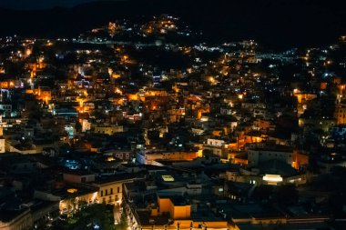 Guanajuato, Meksika. 24 Aralık 2023 Guanajuato, Meksika 'daki şehir evlerinde mimarlık ve cephe. Yüksek kalite fotoğraf