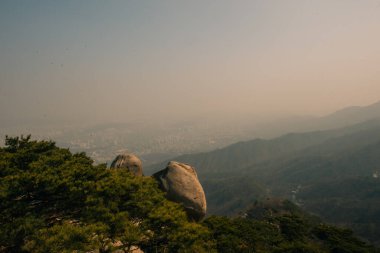 Seul, Bukhansan Ulusal Parkı 'nda taşın zirvesi, sep, 22024. Yüksek kalite fotoğraf