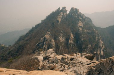 Seul, Bukhansan Ulusal Parkı 'nda taşın zirvesi, sep, 22024. Yüksek kalite fotoğraf